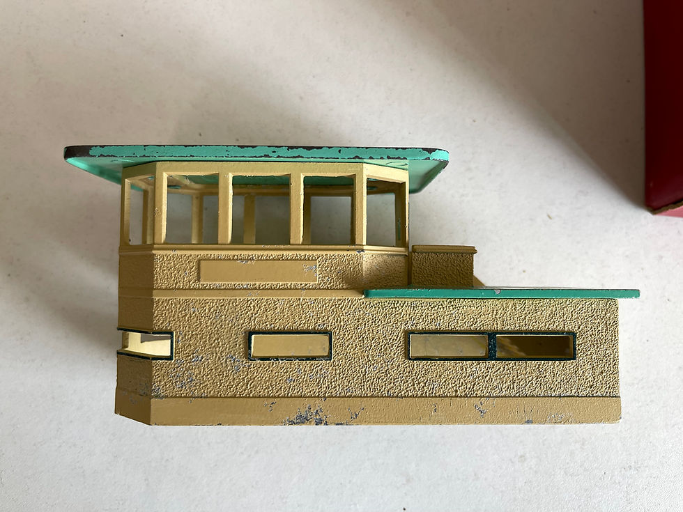 Thumbnail: 5080 D1 RARE GREEN SIGNAL CABIN