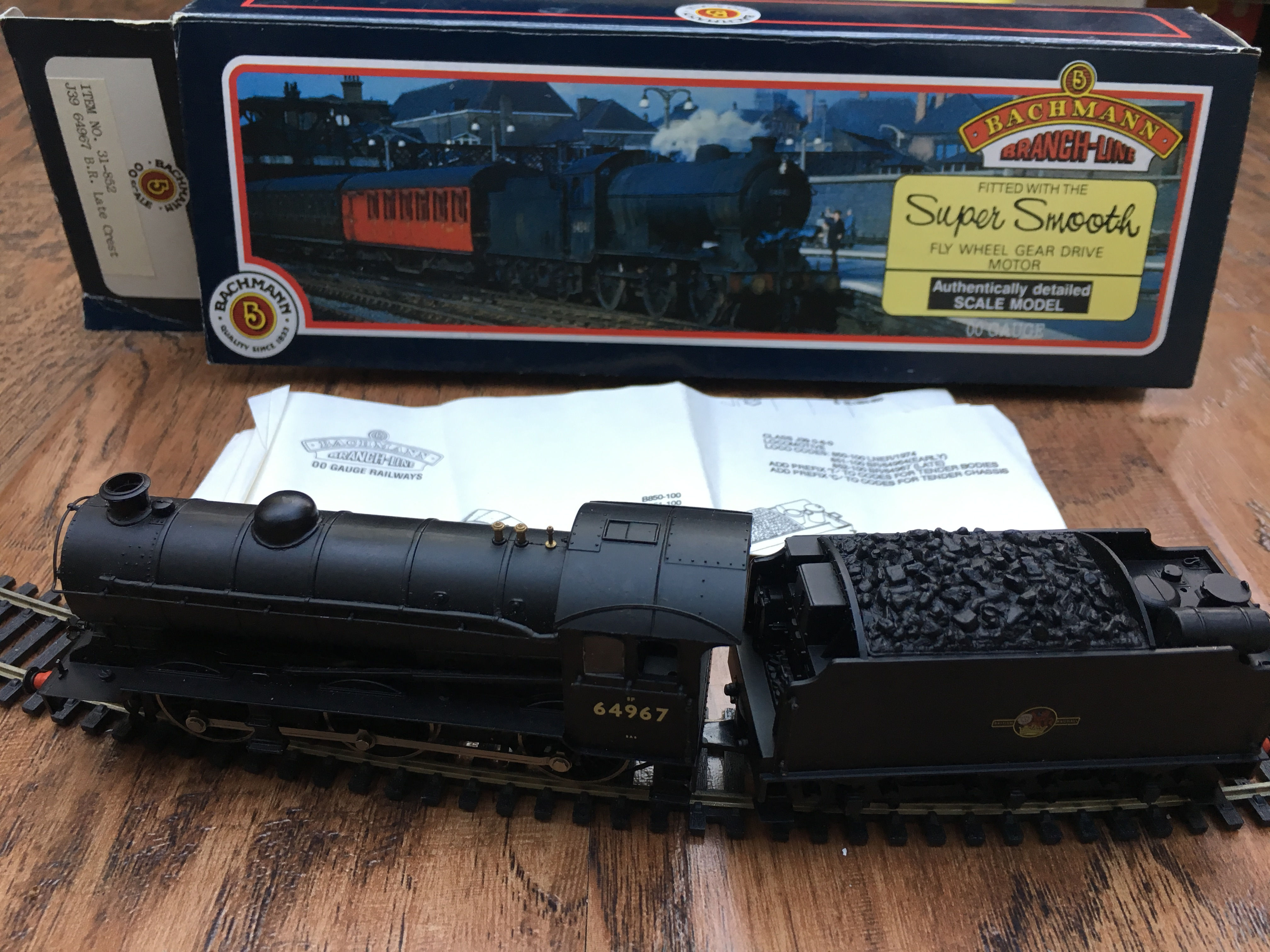 31-852 J39 64967 BR BLACK L/CREST LOCO & TENDER