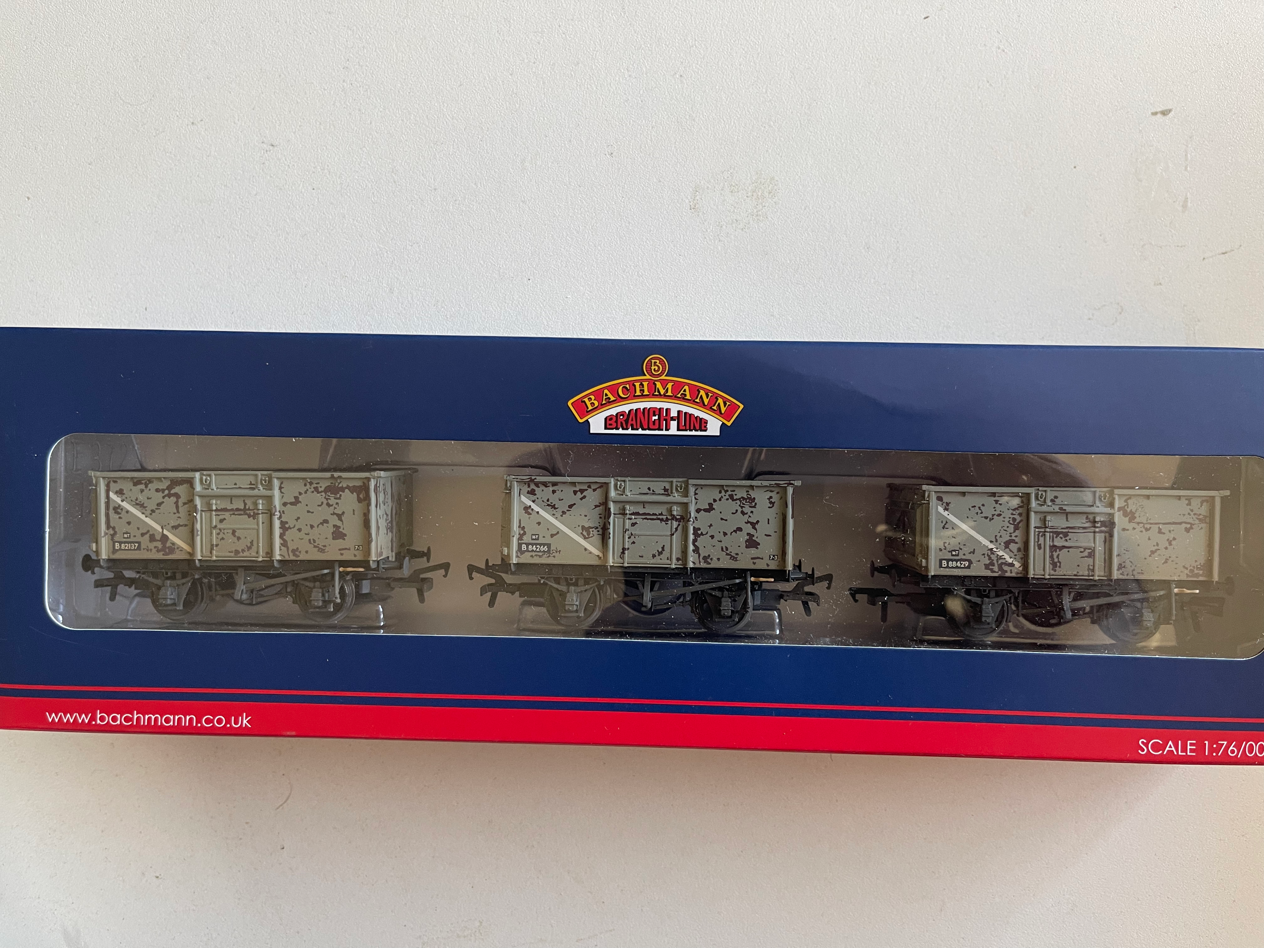 37-239 SET OF 3 MINERAL WAGONS BR GREY WITH LOADS - WEATHERED