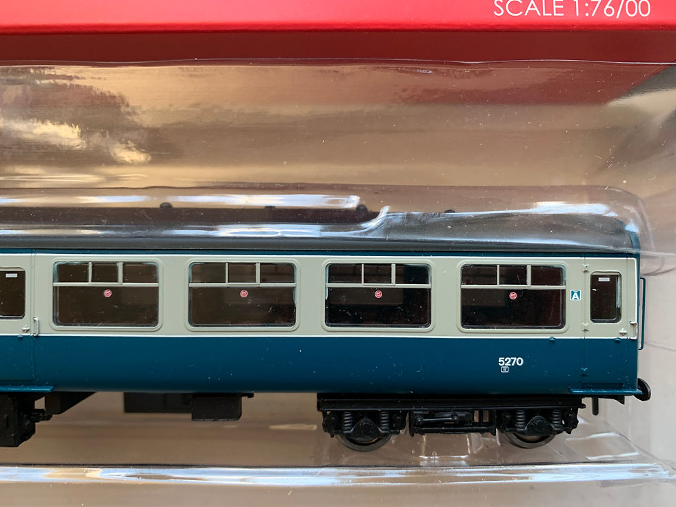 Thumbnail: 39-001(U) BR MK2a SCOTRAIL COACH 5270
