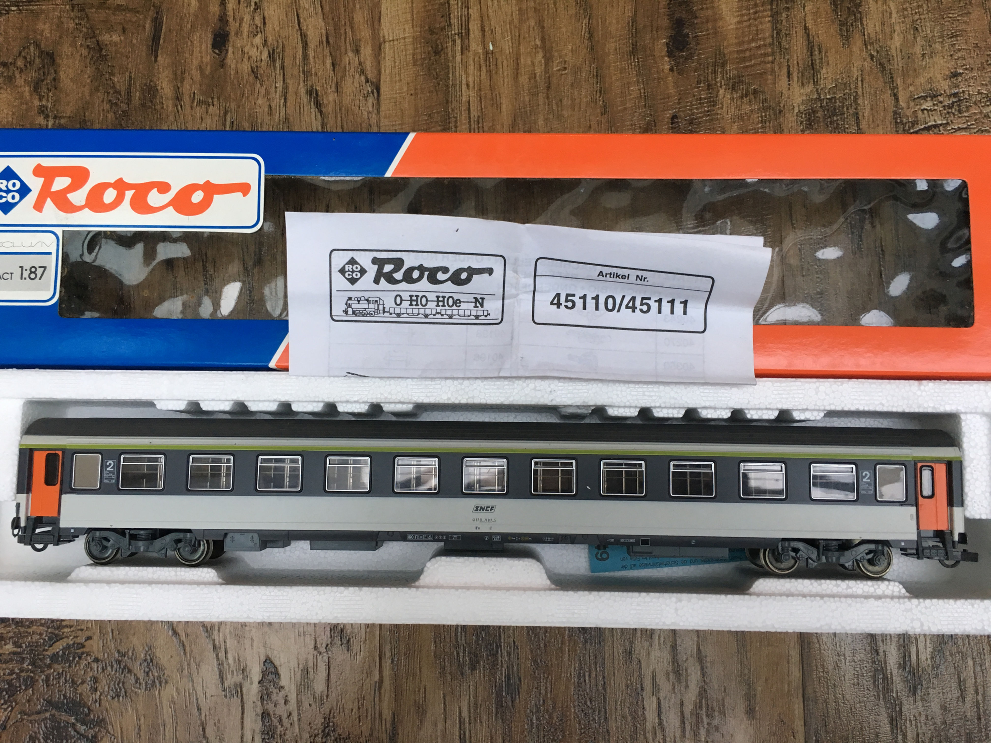 ROCO 45111 SNCF 2nd CLASS PASSENGER COACH