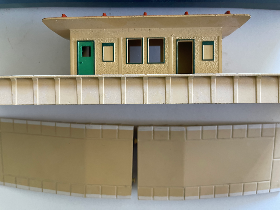 Thumbnail: DA456 D1 ISLAND PLATFORM (WHITE RIMMED EDGE) BOXED