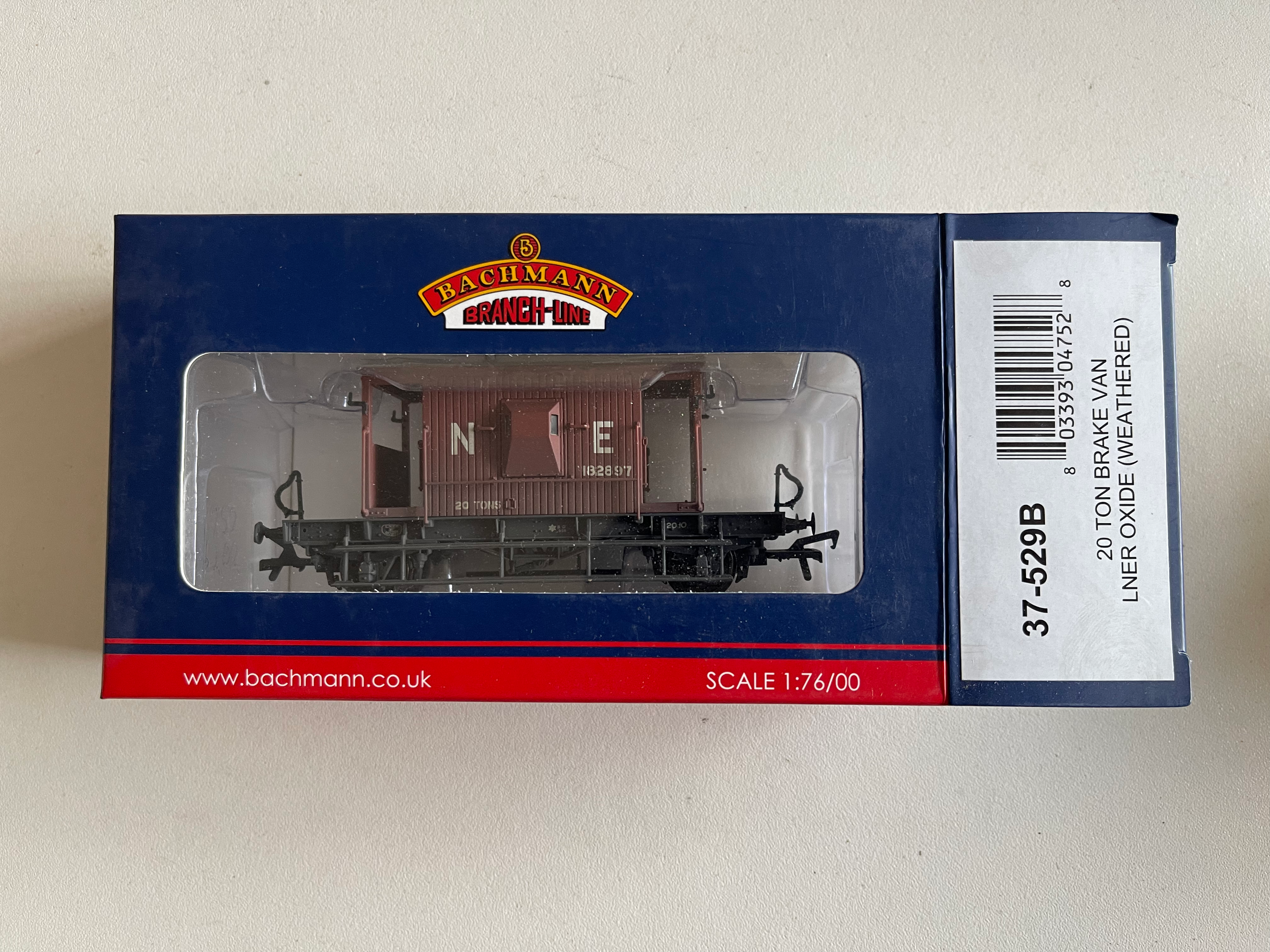 37-529B 20 TON BRAKE VAN LNER OXIDE (WEATHERED)