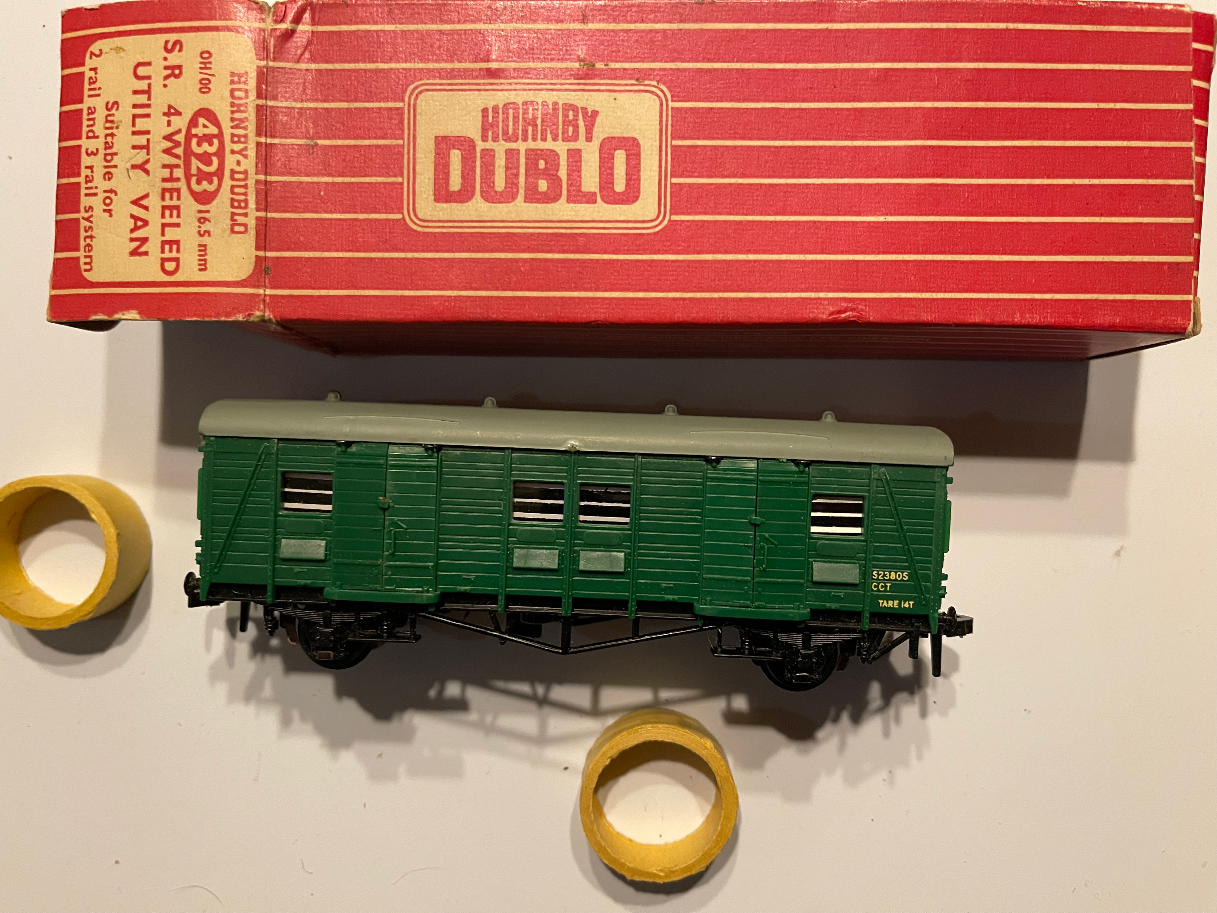4323 SR GREEN UTILITY VAN (plastic couplings)