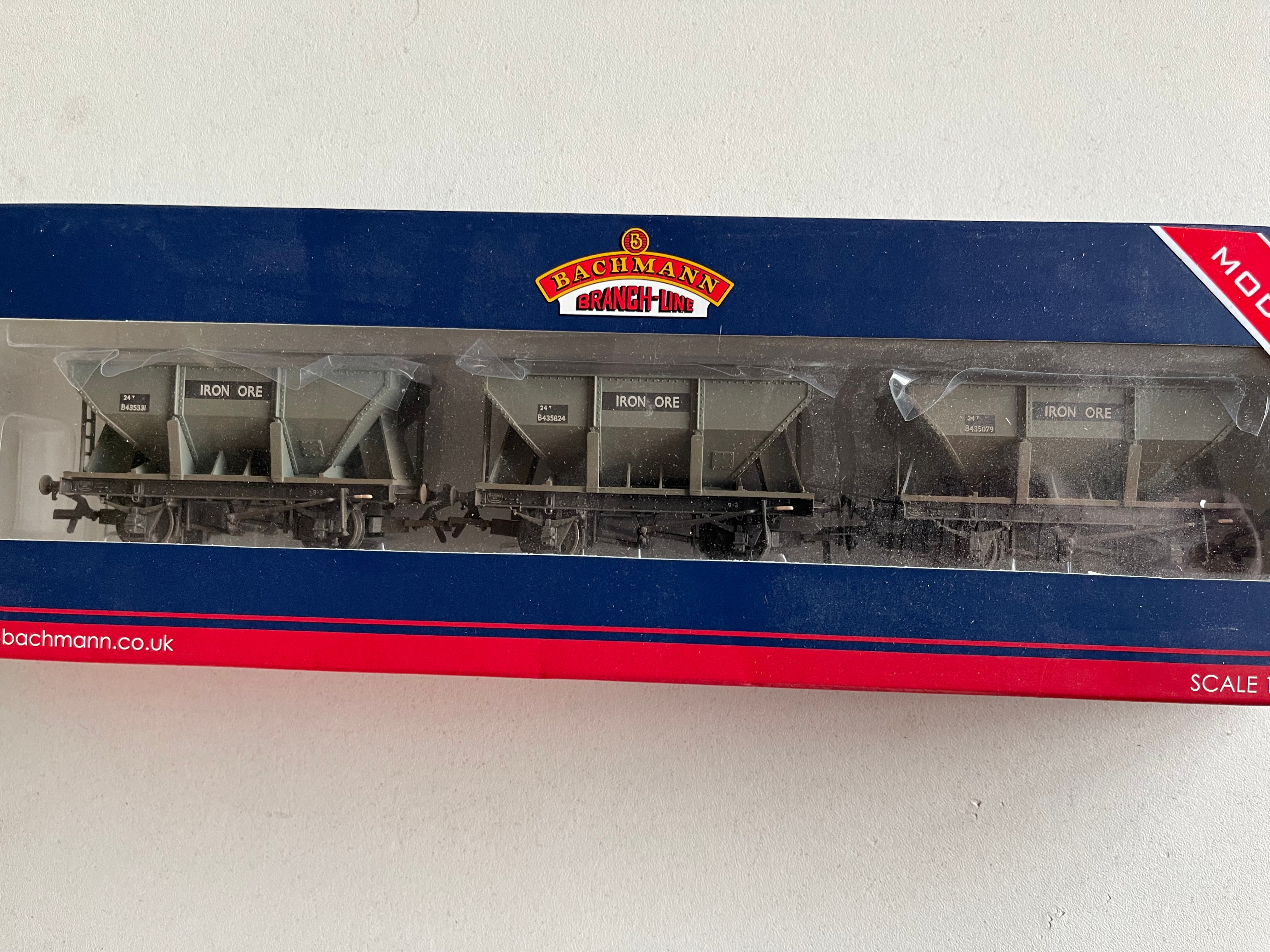 37-500Y SET OF 3 24 TON ORE HOPPER WAGONS BR GREY WEATHERED