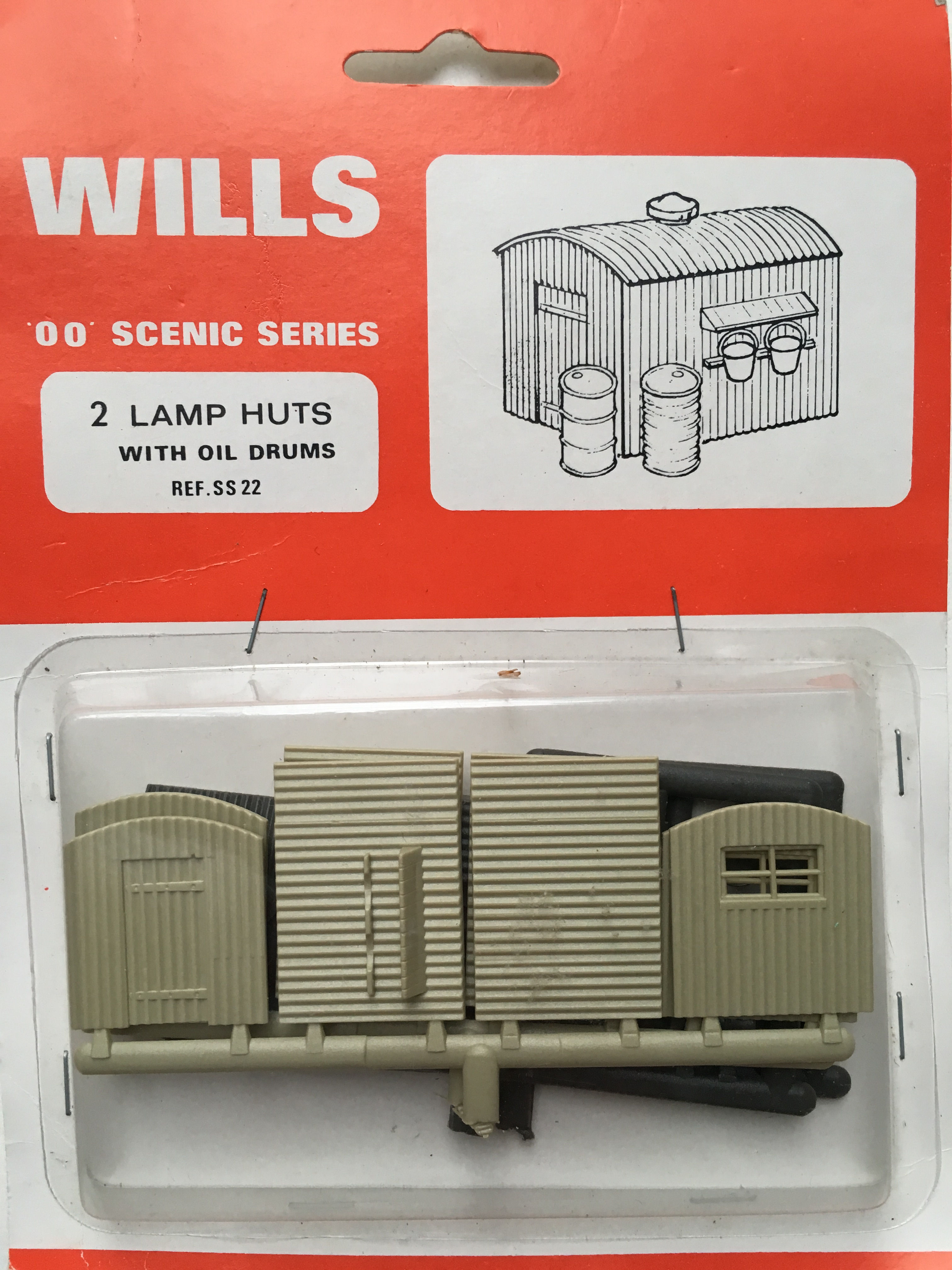 WILLS - SS22 2 LAMP HUTS WITH OIL DRUMS