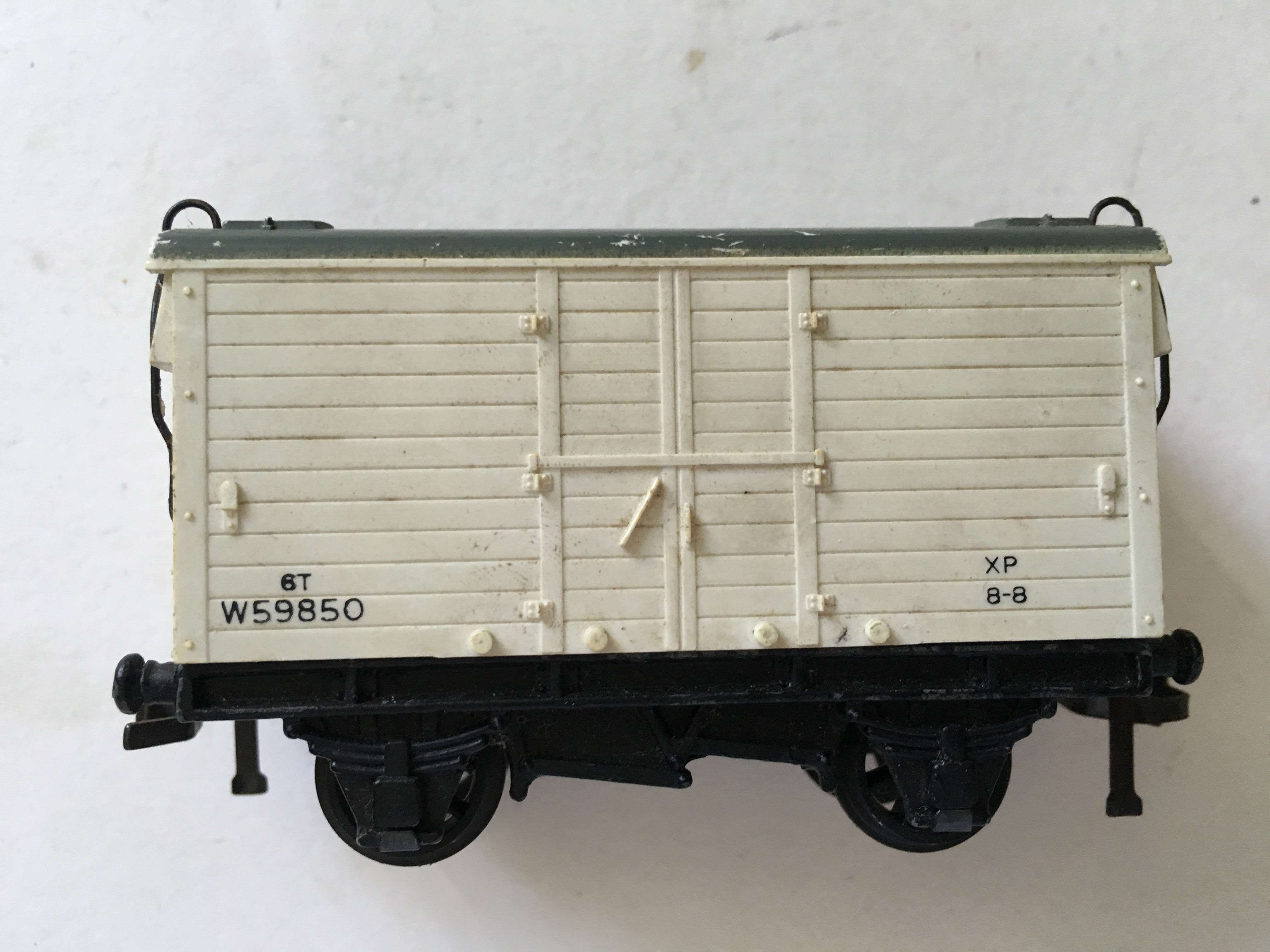 4320 6 TON REFRIGERATOR VAN W.R. (metal couplings)