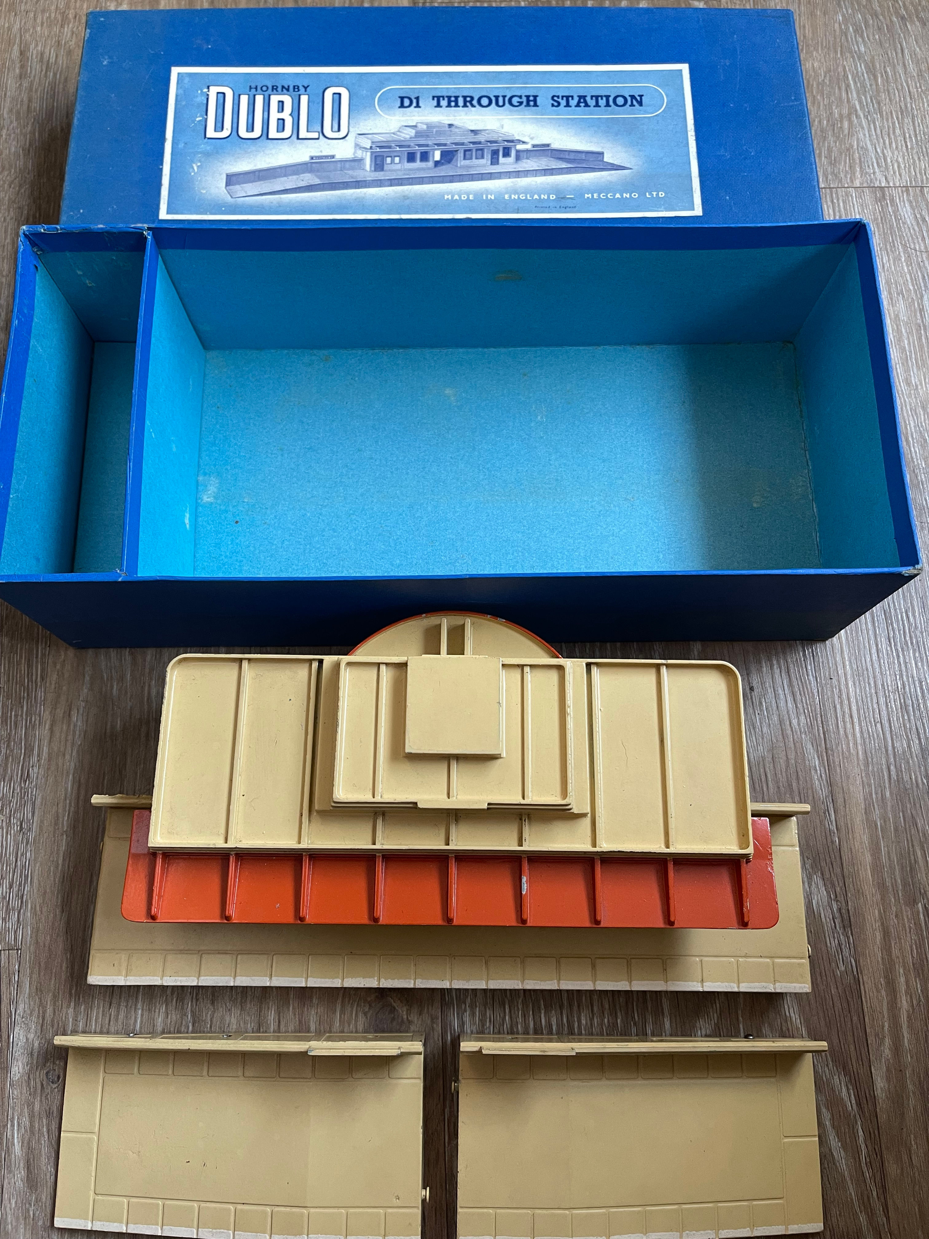 D1 THROUGH STATION (WHITE EDGE) BOXED