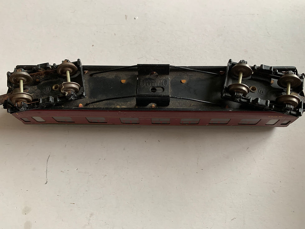 Thumbnail: 32022 D22 CORRIDOR COACH MAROON M4193 - 3-rail