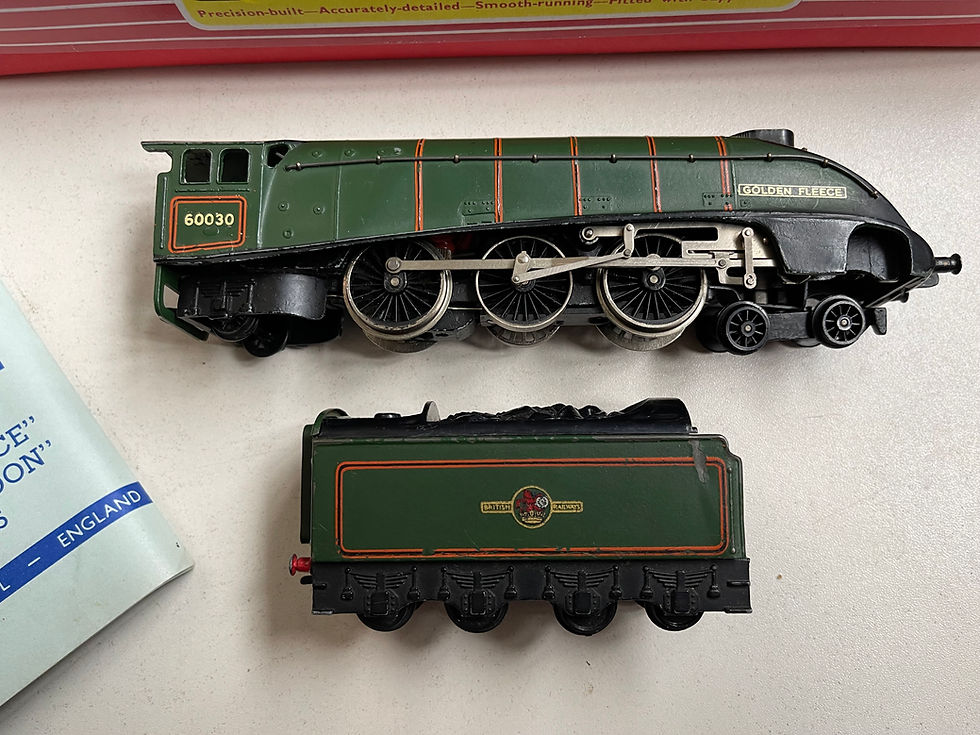 Thumbnail: 2211 2-RAIL BR GREEN A4 CLASS GOLDEN FLEECE LOCOMOTIVE 60030 & TENDER