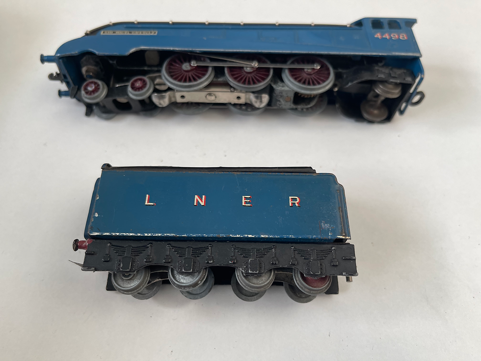 Thumbnail: PRE-WAR L.N.E.R. 4-6-2 SIR NIGEL GRESLEY LOCOMOTIVE & TENDER