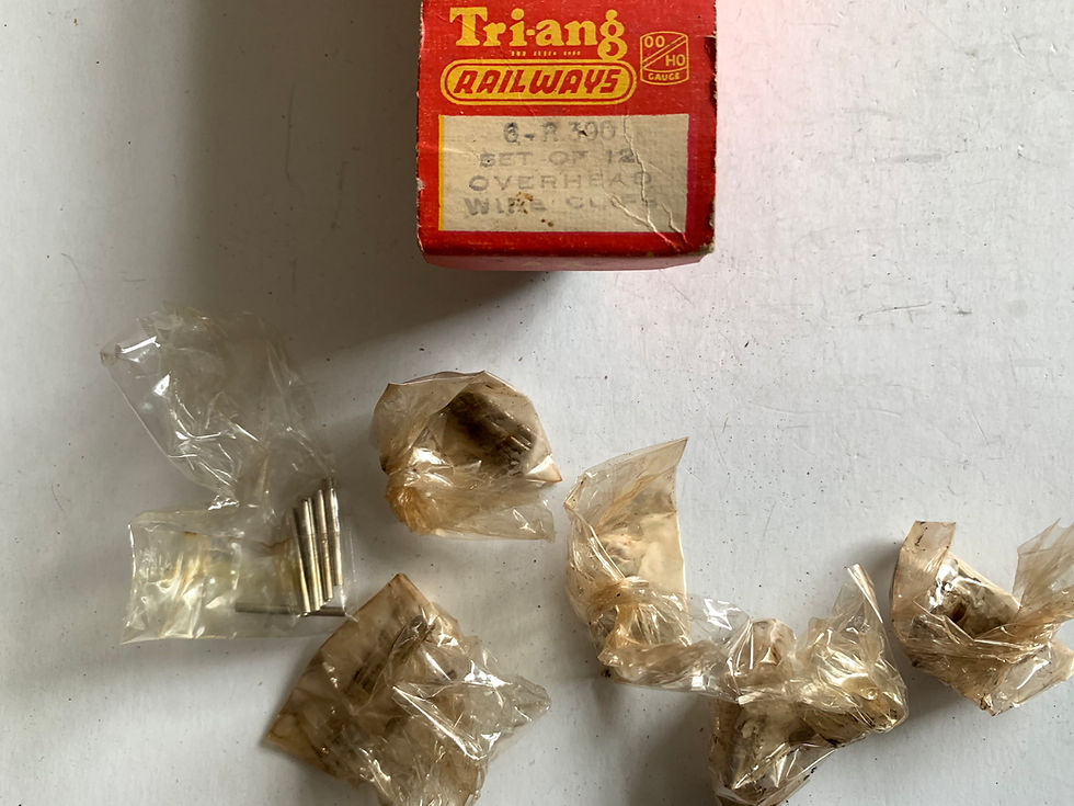 Thumbnail: R.390 SET OF 12 OVERHEAD CATENARY WIRE CLIPS