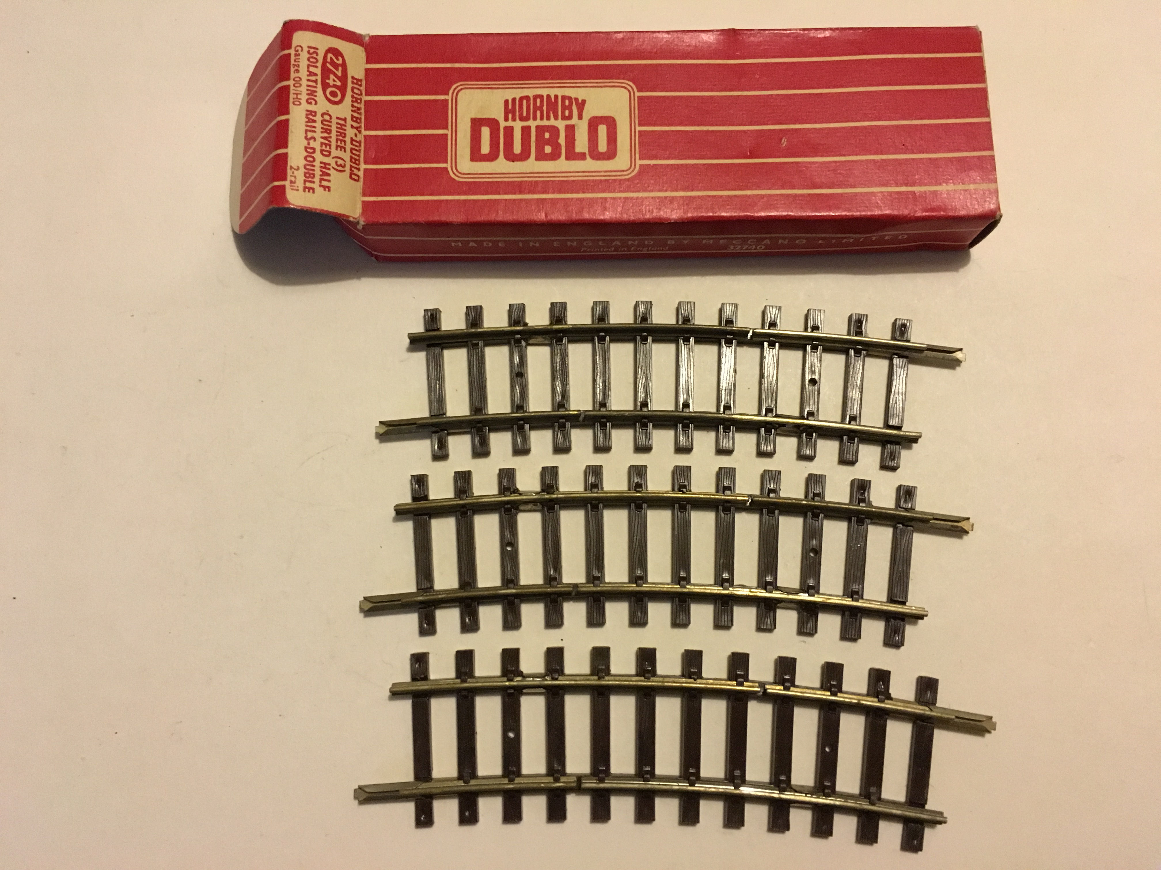 2740 3 x CURVED HALF ISOLATING RAILS BOXED