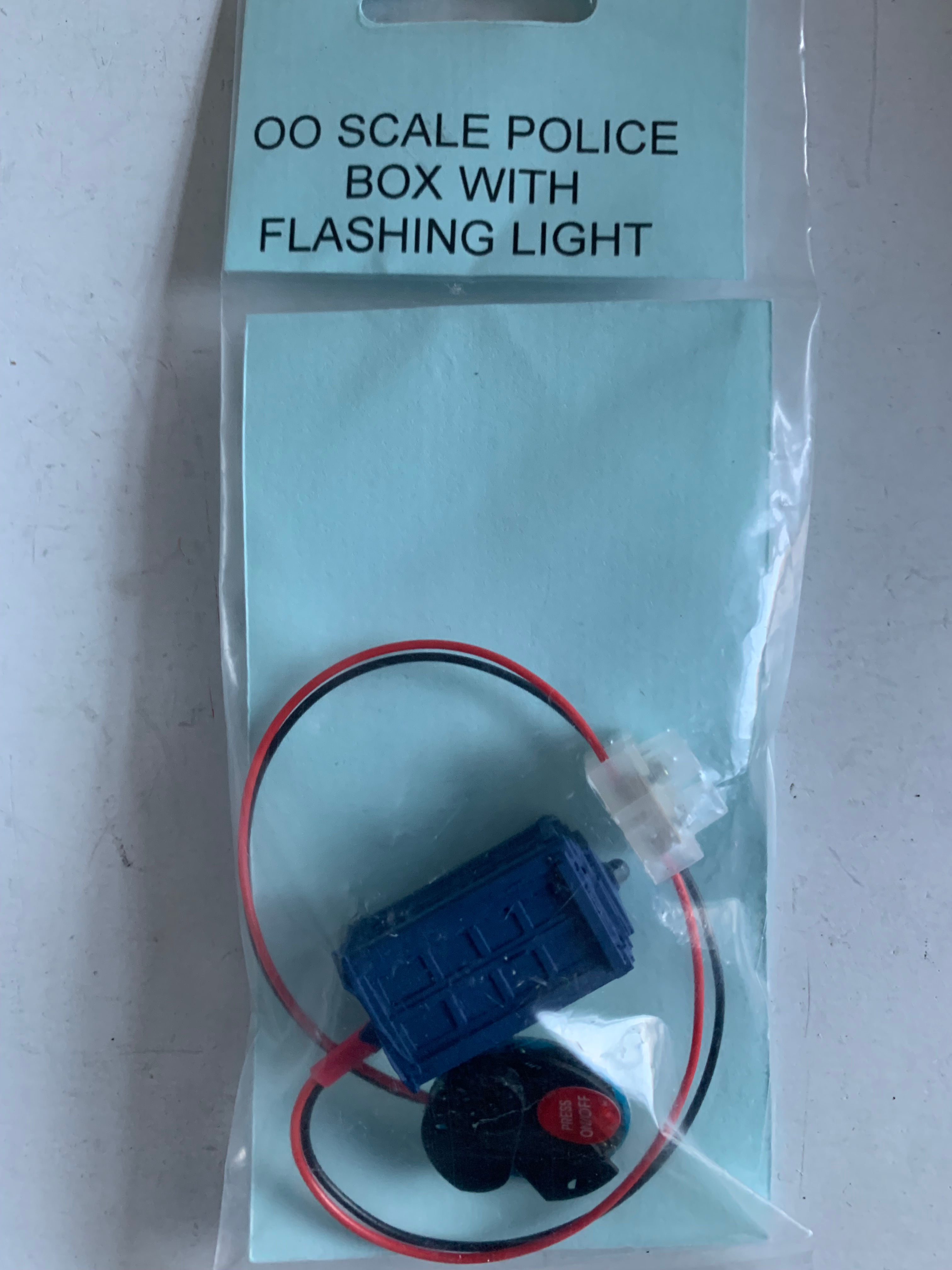 LAYOUTS4U - POLICE BOX WITH FLASHING LIGHT