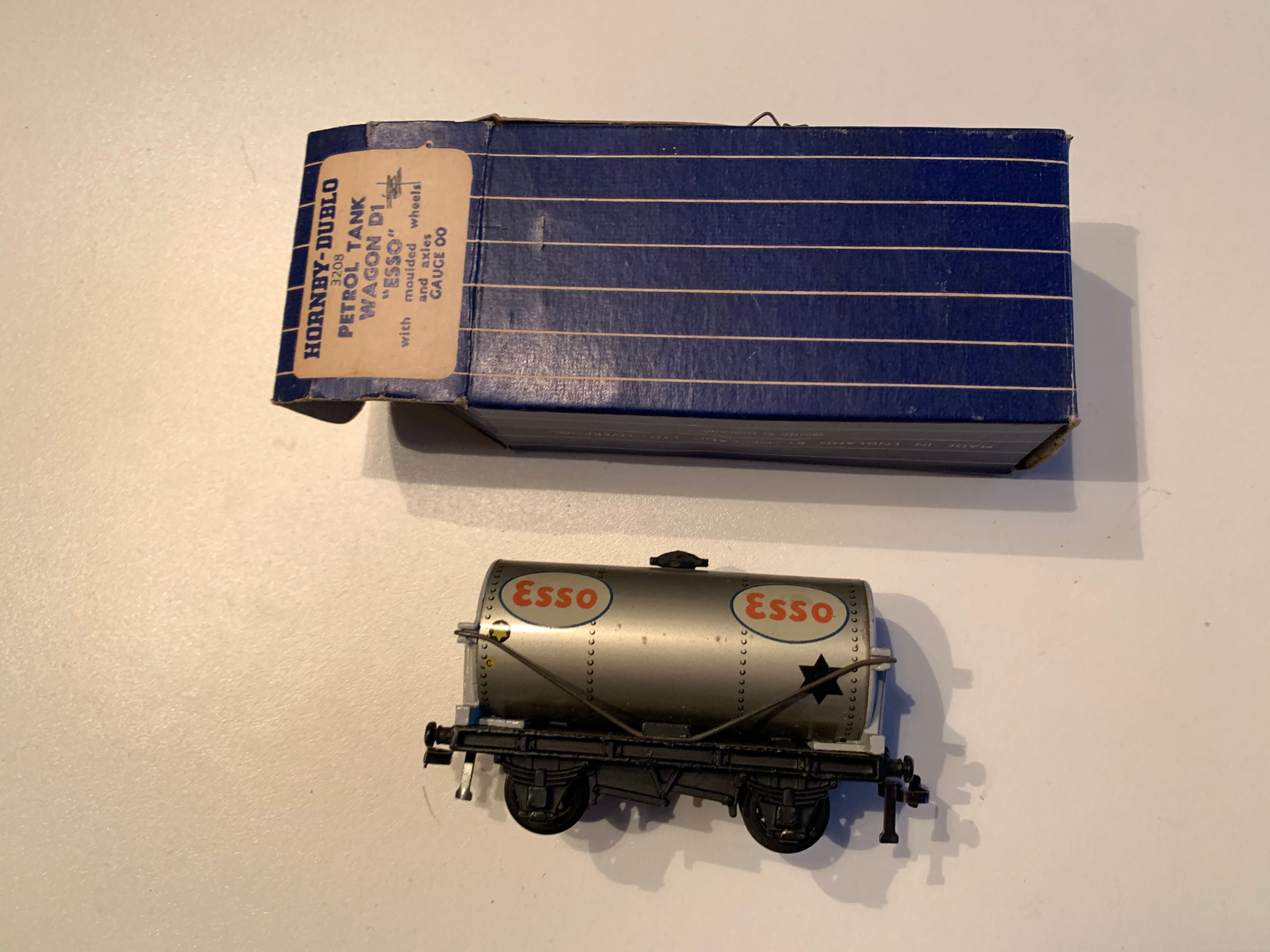 32081 D1 PETROL TANK WAGON ESSO