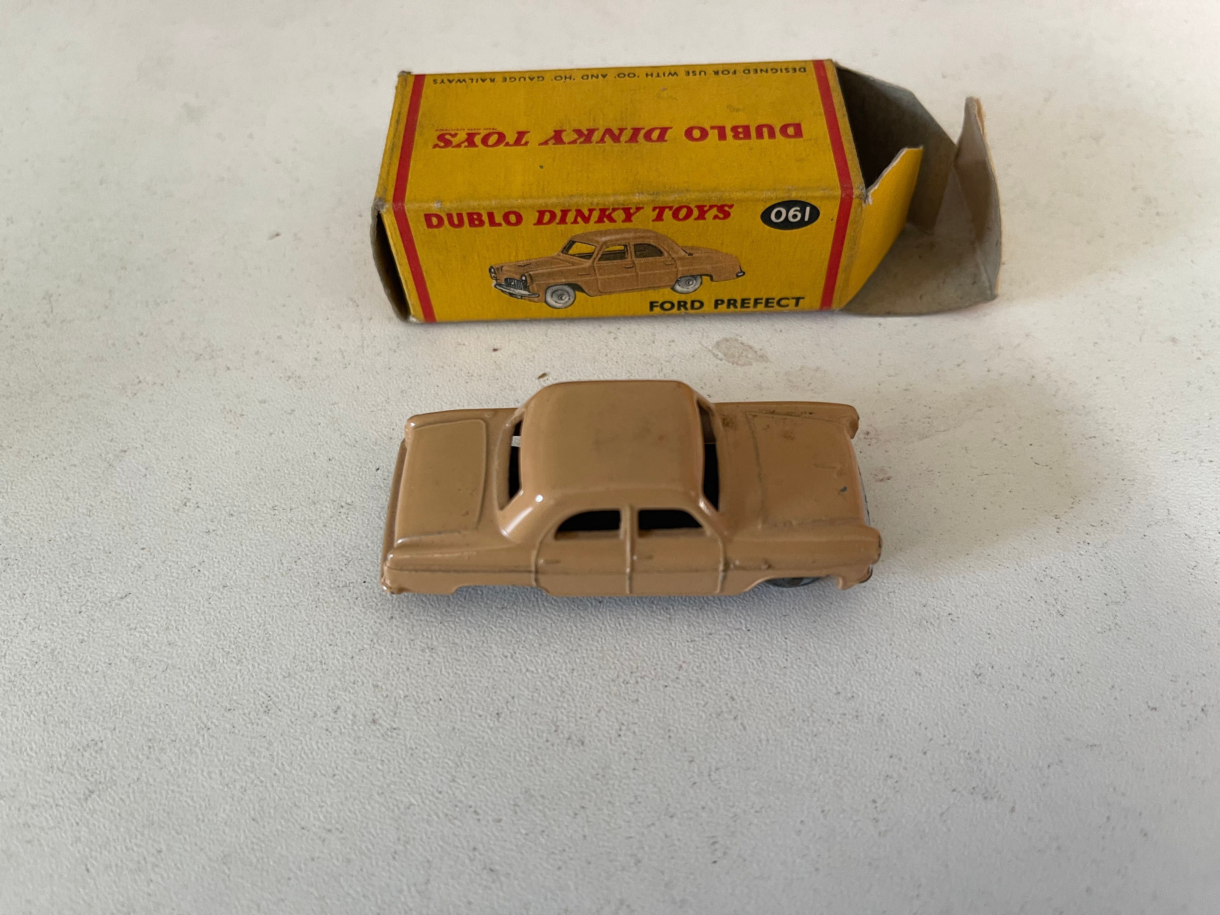 DINKY DUBLO 061 FORD PREFECT