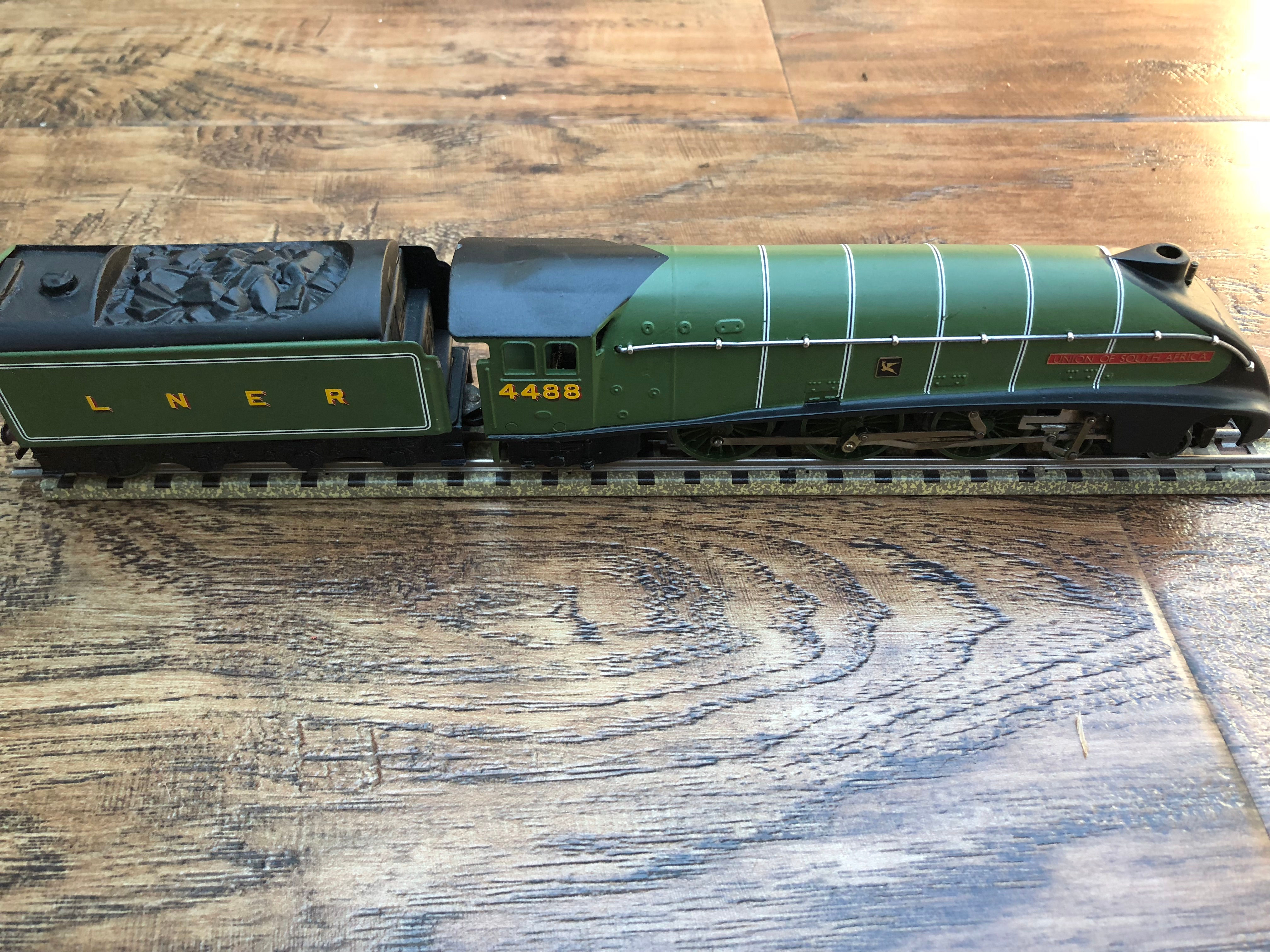 3-RAIL LNER A4 UNION OF SOUTH AFRICA 4488 LOCOMOTIVE & TENDER