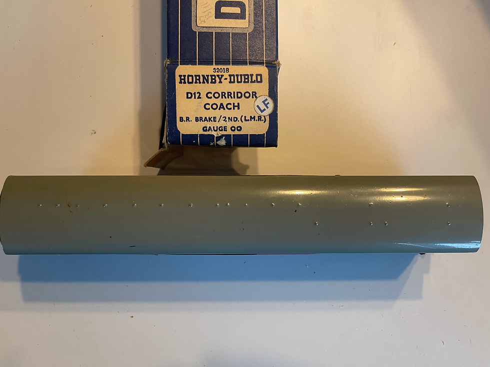 Thumbnail: 32018 D12 CORRIDOR COACH L.M.R. BRAKE / 3RD M26133 BOXED ROYAL SCOT HEADBOARDS