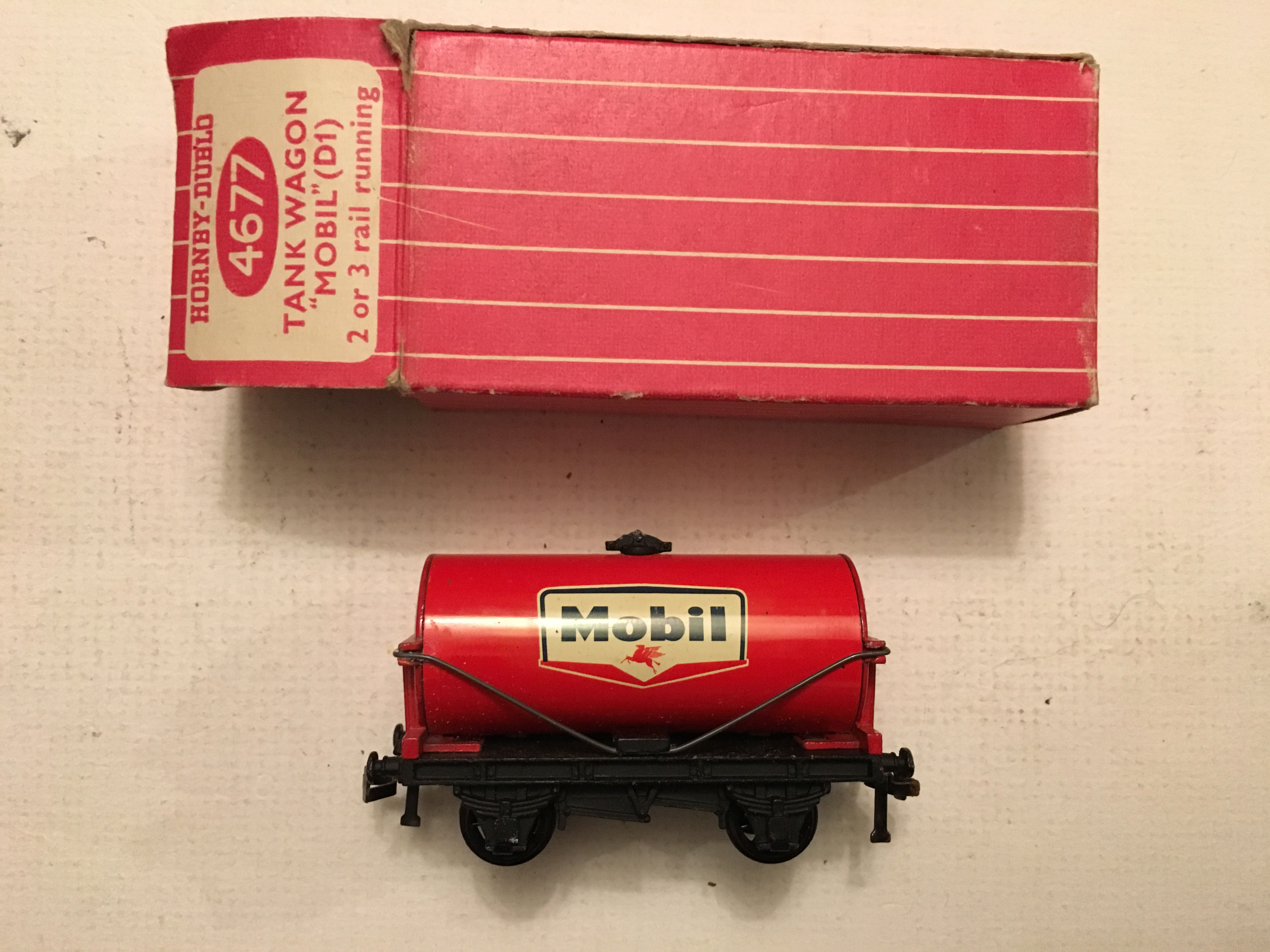 4677 D1 MOBIL TANK WAGON - BOXED (metal couplings)