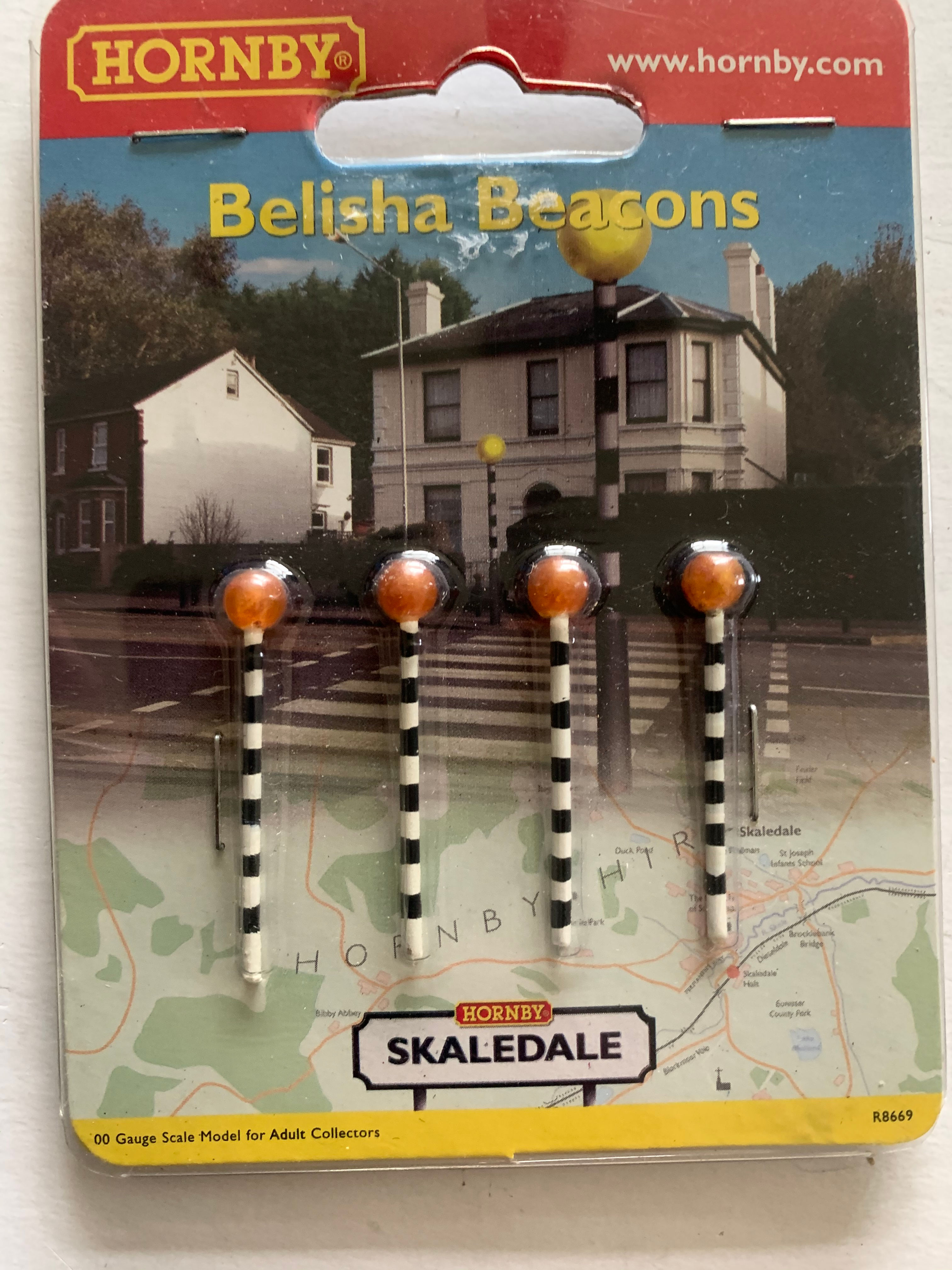 R.8669 SKALEDALE - BELISHA BEACONS