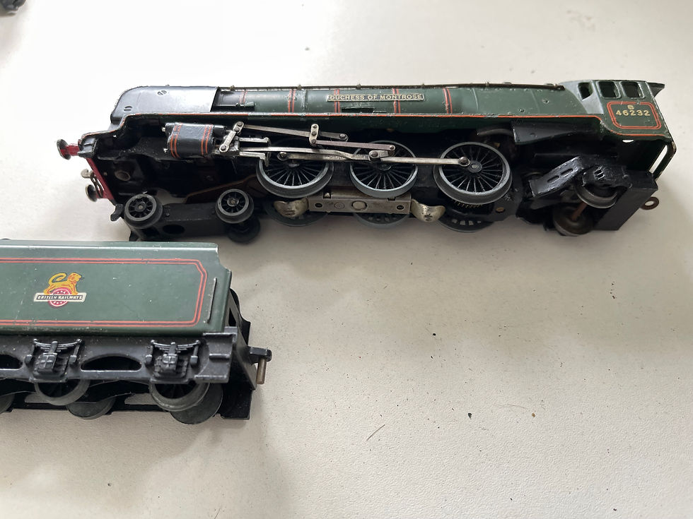 Thumbnail: EDL12 4-6-2 DUCHESS OF MONTROSE & TENDER UNBOXED