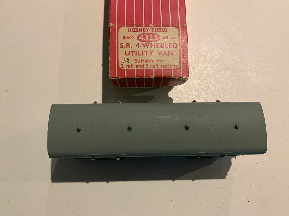 Thumbnail: 4323 SR GREEN UTILITY VAN (plastic couplings)