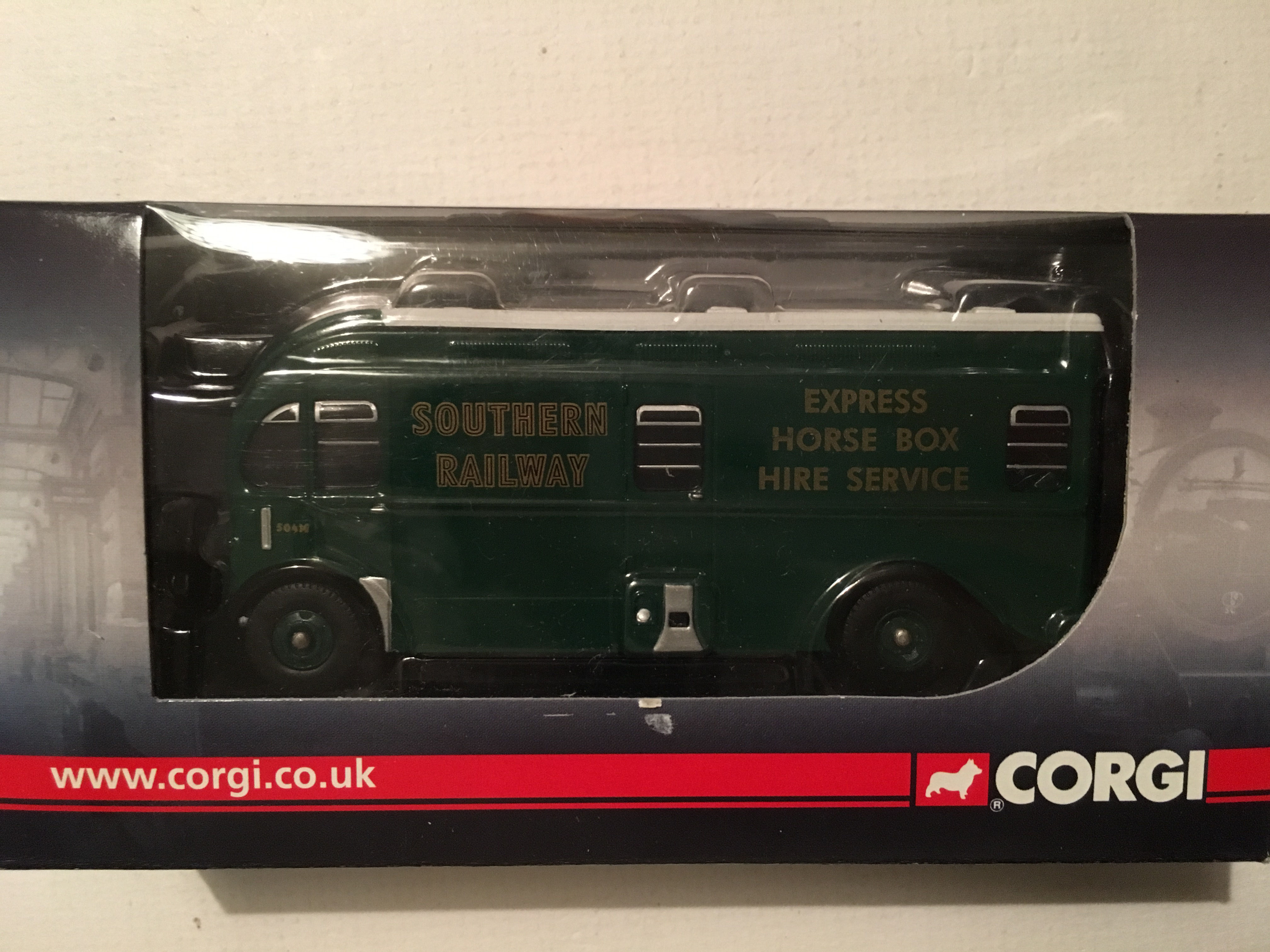 DG213001 HARRINGTON HORSEBOX - SOUTHERN RAILWAYS