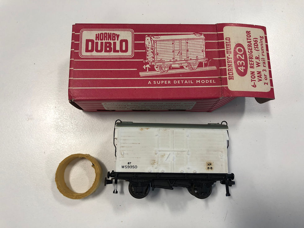 Thumbnail: 4320 6 TON REFRIGERATOR VAN W.R. (SD6) - BOXED (metal couplings)