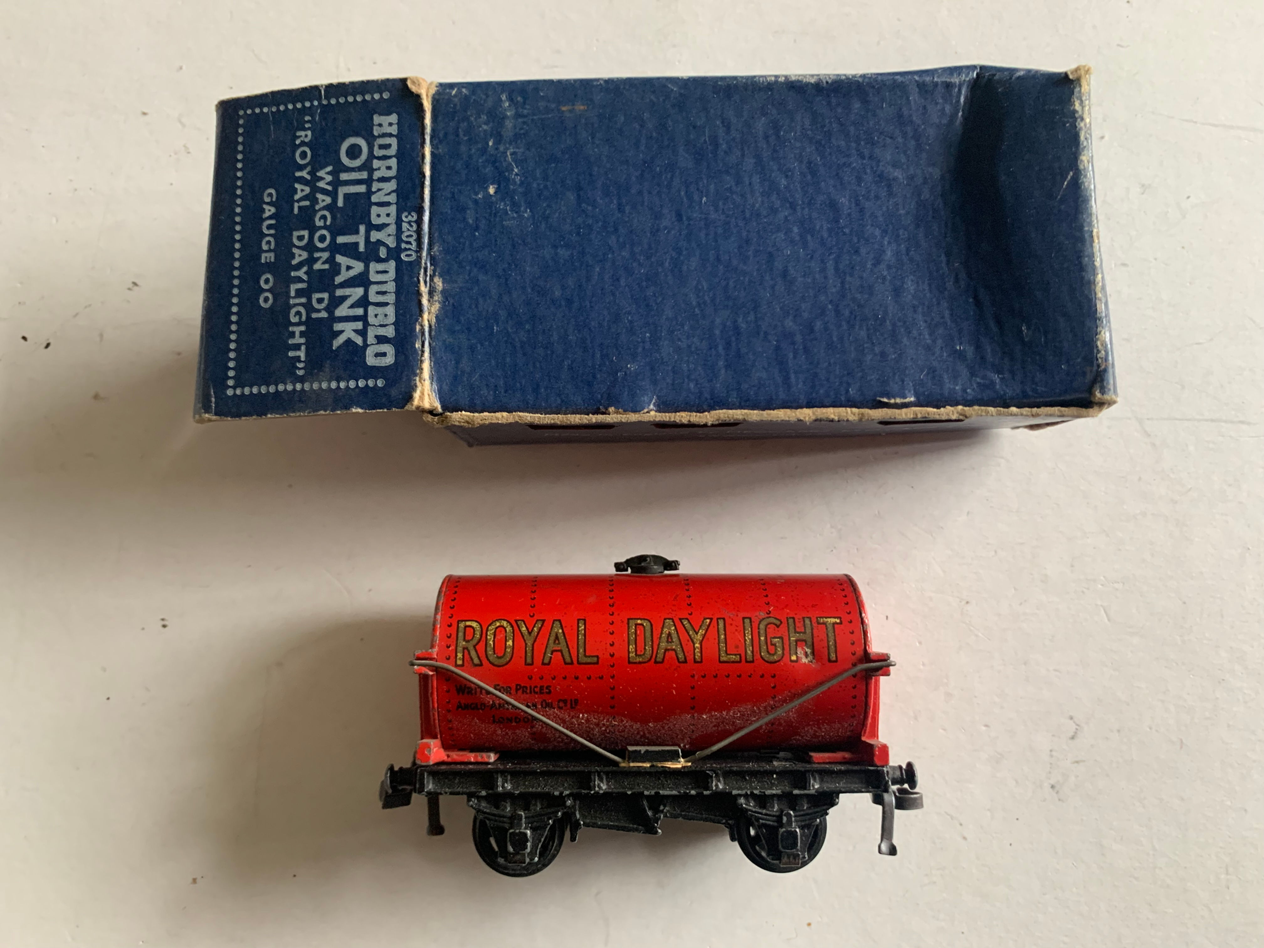 32070 VINTAGE OIL TANK WAGON ROYAL DAYLIGHT - BOXED