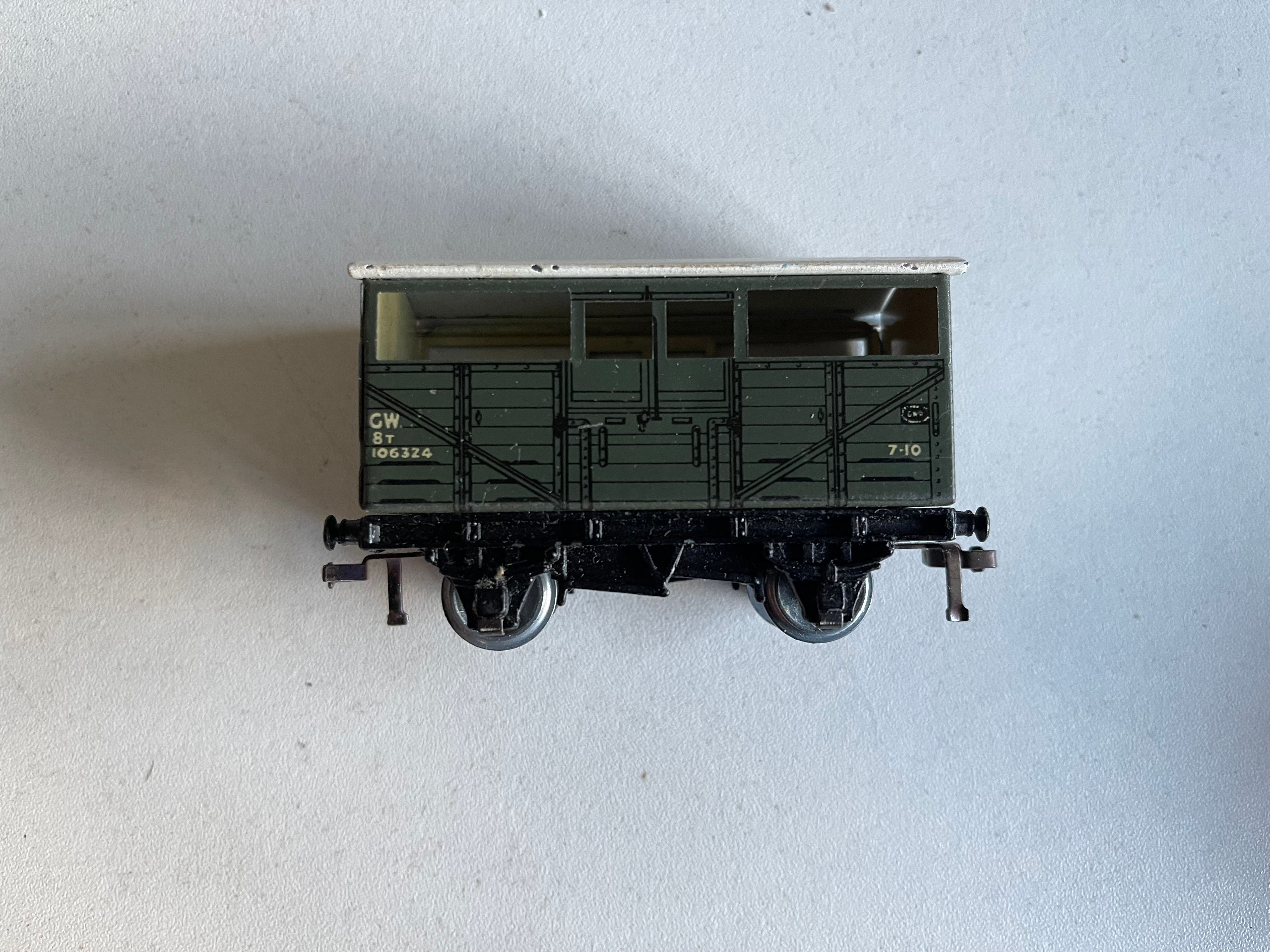 DR371 D1 CATTLE TRUCK GW - 4 WINDOWS