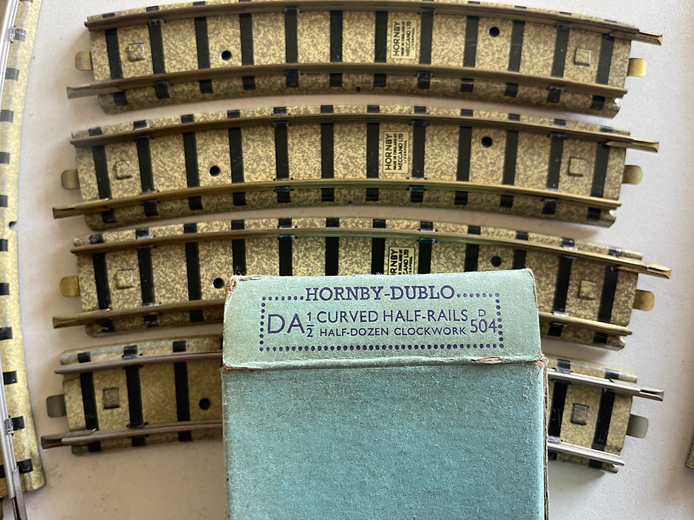 Thumbnail: PRE WAR CLOCKWORK TRACK - DA 504 6 x HALF CURVED RAILS BOXED