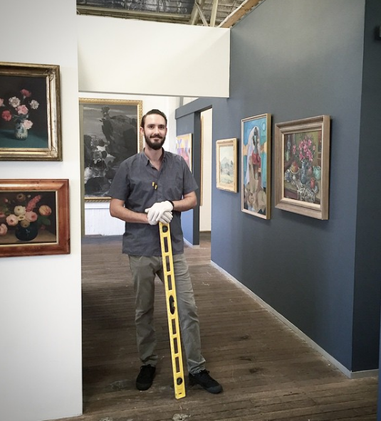 ABOUT SYDNEY PICTURE HANGING