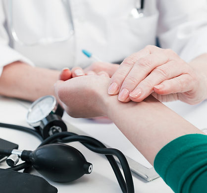 Médico em atedimento