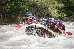 Рафтинг: Преодолеть бурную реку