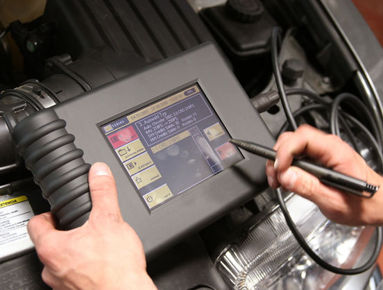 Outil de diagnostic automobile