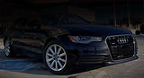 Admirez la splendeur d'une Audi noire capturée sous un angle qui met en lumière sa brillance éclatante. Chez SHINE & SHIELD, notre expertise en esthétique automobile fait ressortir chaque détail, laissant votre Audi noir étincelante de beauté. Découvrez comment nous transformons l'ordinaire en extraordinaire, redonnant vie à votre véhicule avec un éclat incomparable