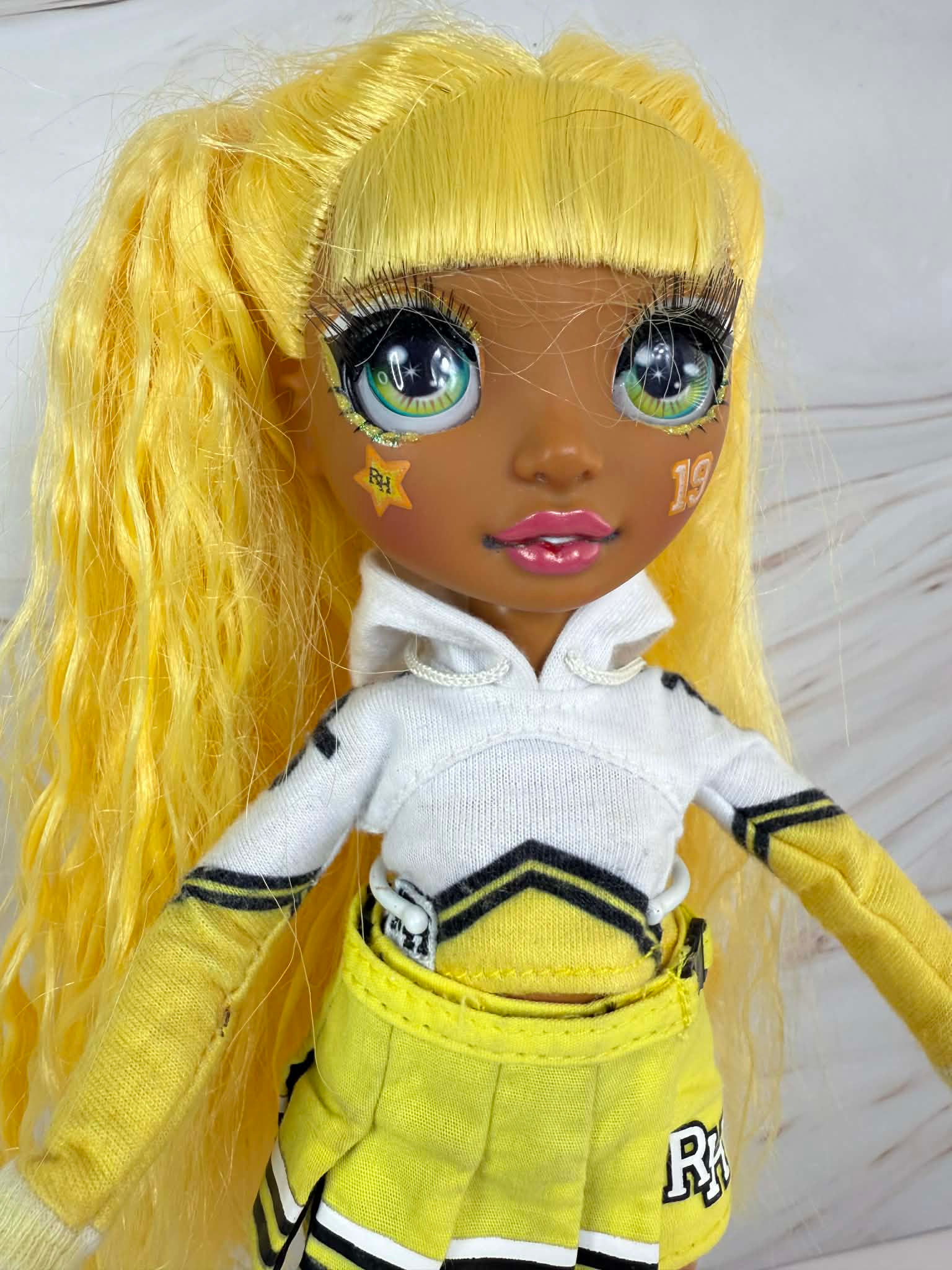 Rainbow High Cheer Leader Sunny Madison