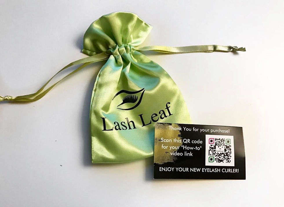 Thumbnail: Lash Leaf Eyelash curler - Green pouch (Bolsa Verde)