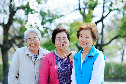 3人の老人女性