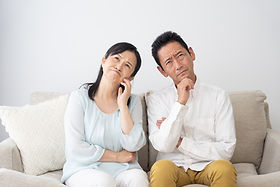 悩む夫婦