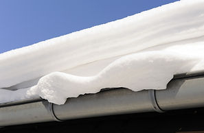 雪がつもる屋根