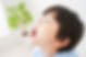 口を開ける男の子
