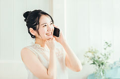電話する女性