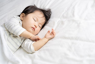 寝る子ども
