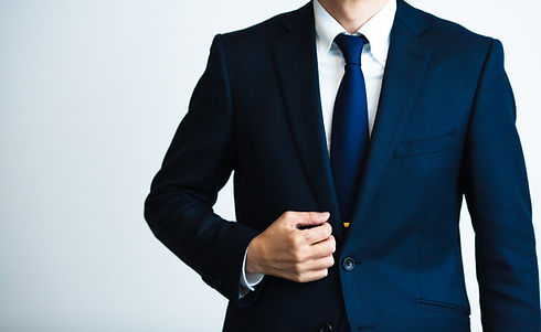 スーツの男性