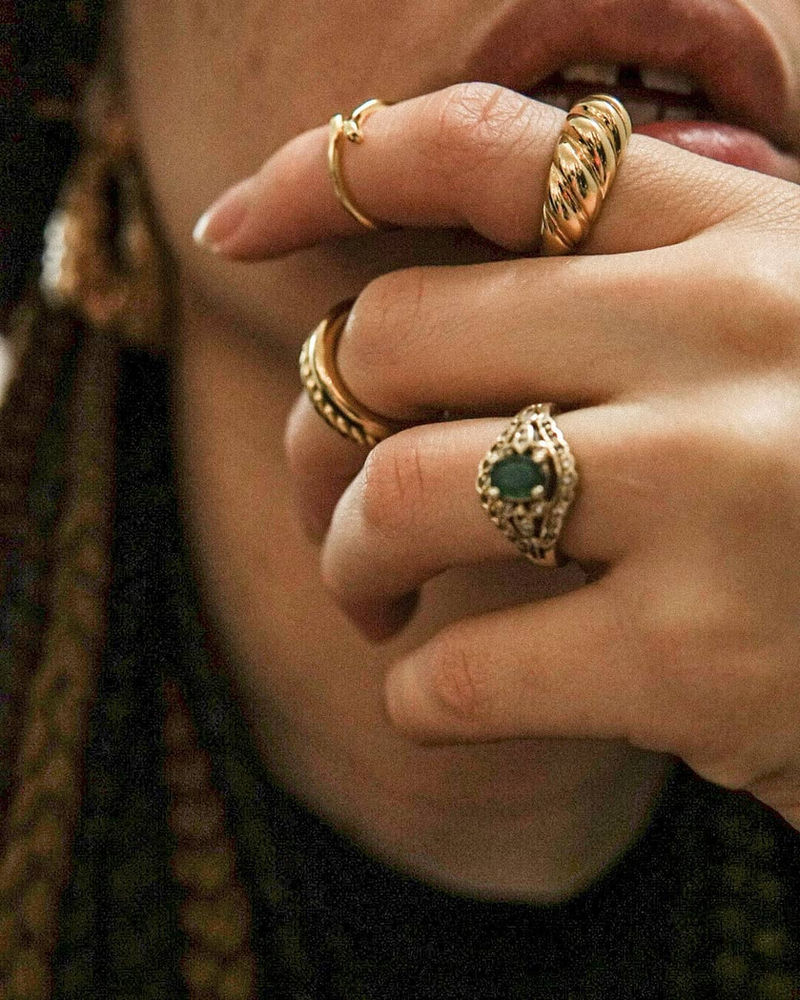 BEST JEWELLERY CONTENT CAPTIONS & HASHTAGS