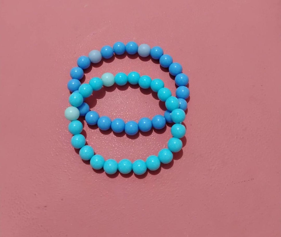 Pulseiras com conta média em vários tons de azuis