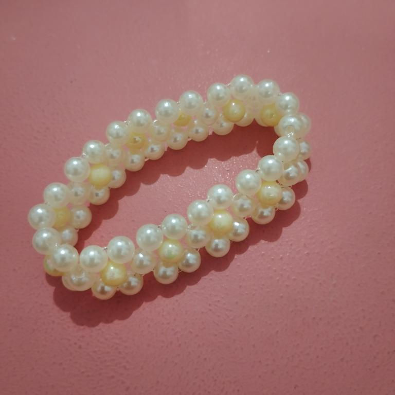 Pulseira Pérola flor com pérola ao meio amarela