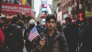 ¿Cuál es el primer paso para regularizar tu estatus en Estados Unidos?