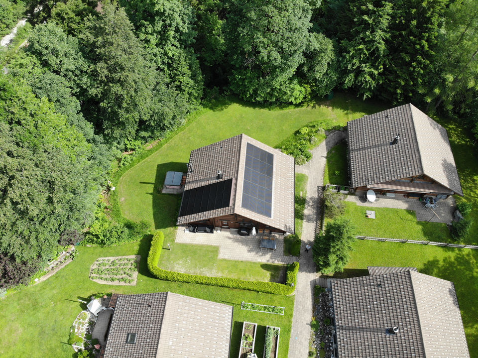 Eingepasst in die Natur von Oberiberg.